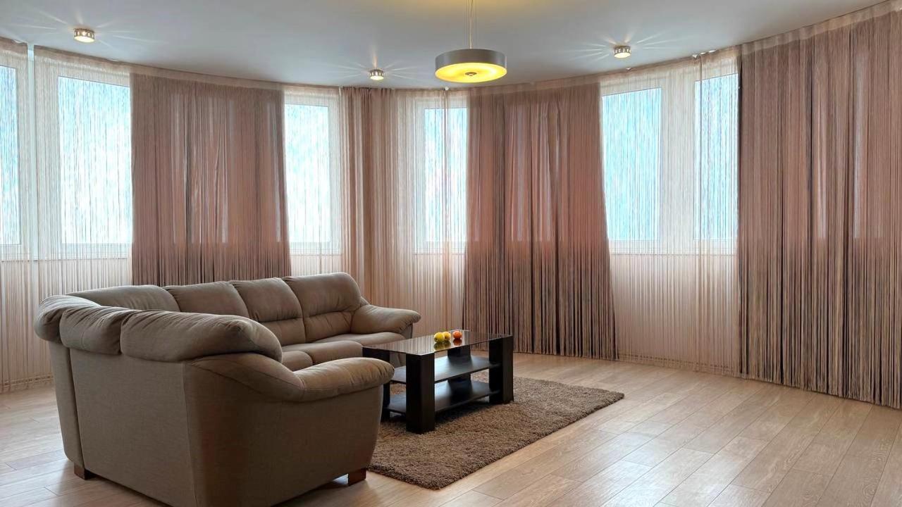 Bright House On 23 Serpnya Kharkiv Exterior photo